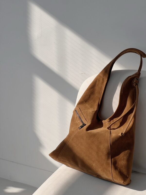 秋冬必備質感麂皮包