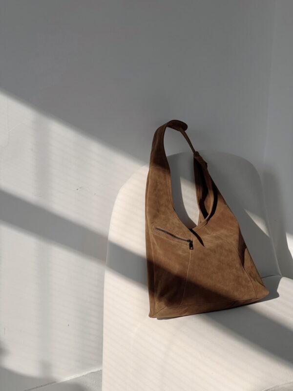 秋冬必備質感麂皮包