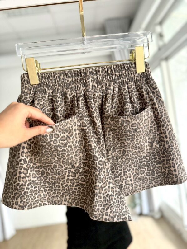 超舒服絨感豹紋短褲